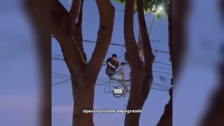 Mais um! Ladrão é flagrado pendurado em fios no Los Angeles