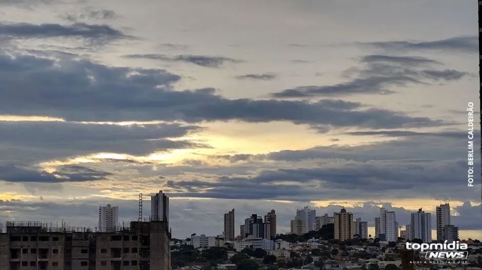 Céu amanhece nublado, mas segunda promete calor e pancadas de chuva em MS