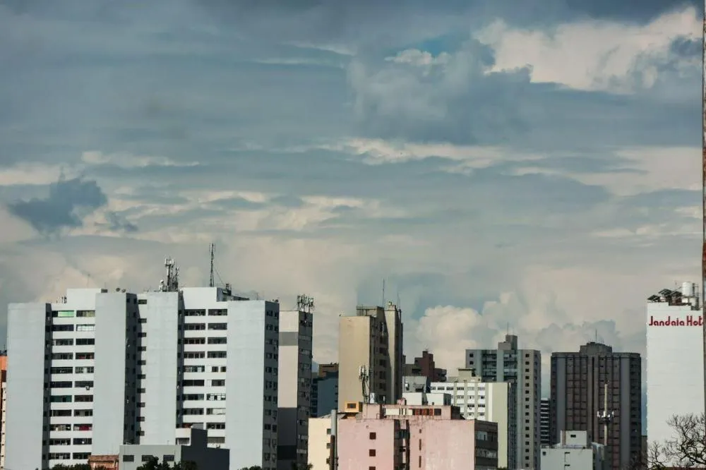 Sol e chuva: Previsão indica calor e chance de tempestade em MS