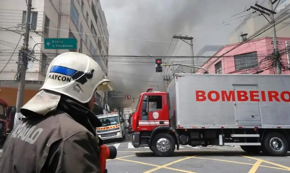 Incêndio no Shopping 25 de Março pode ter atingido cerca de 200 lojas
