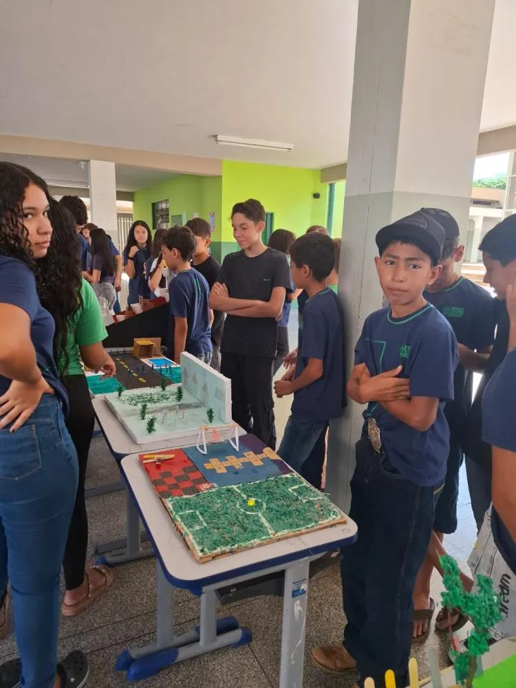 Alunos do 6º Ano Realizam Atividades Interativas em Inglês e Artes na Escola Thomaz Barbosa Rangel