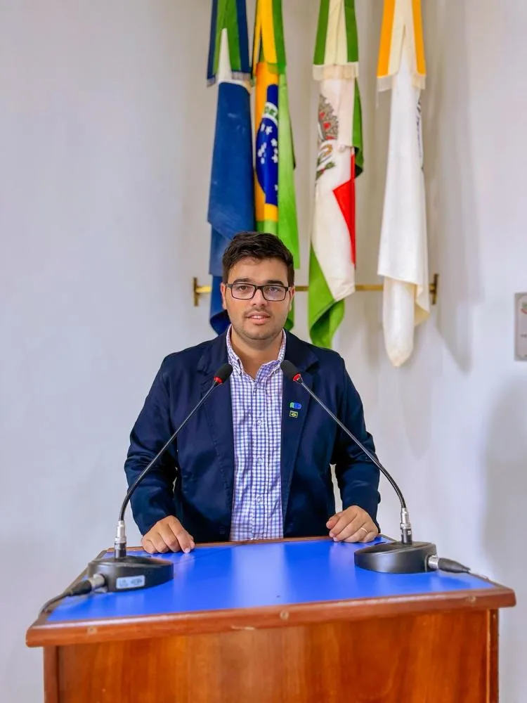 Vereador Yhgor Chagas apresenta propostas na sessão de 1º de abril