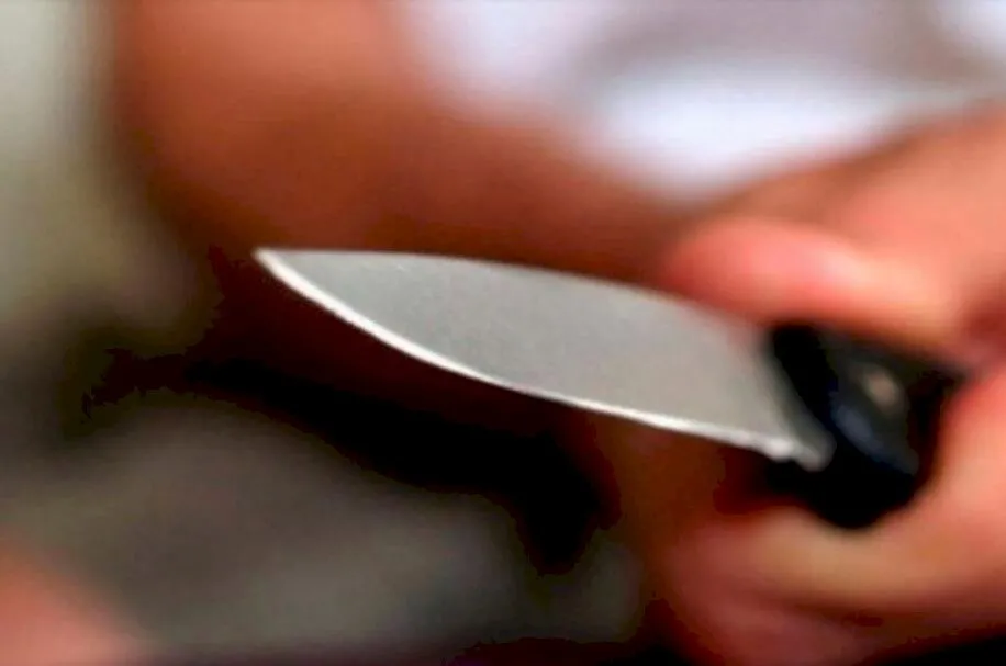 Professora é esfaqueada por alunos em escola municipal no RS; três são apreendidos