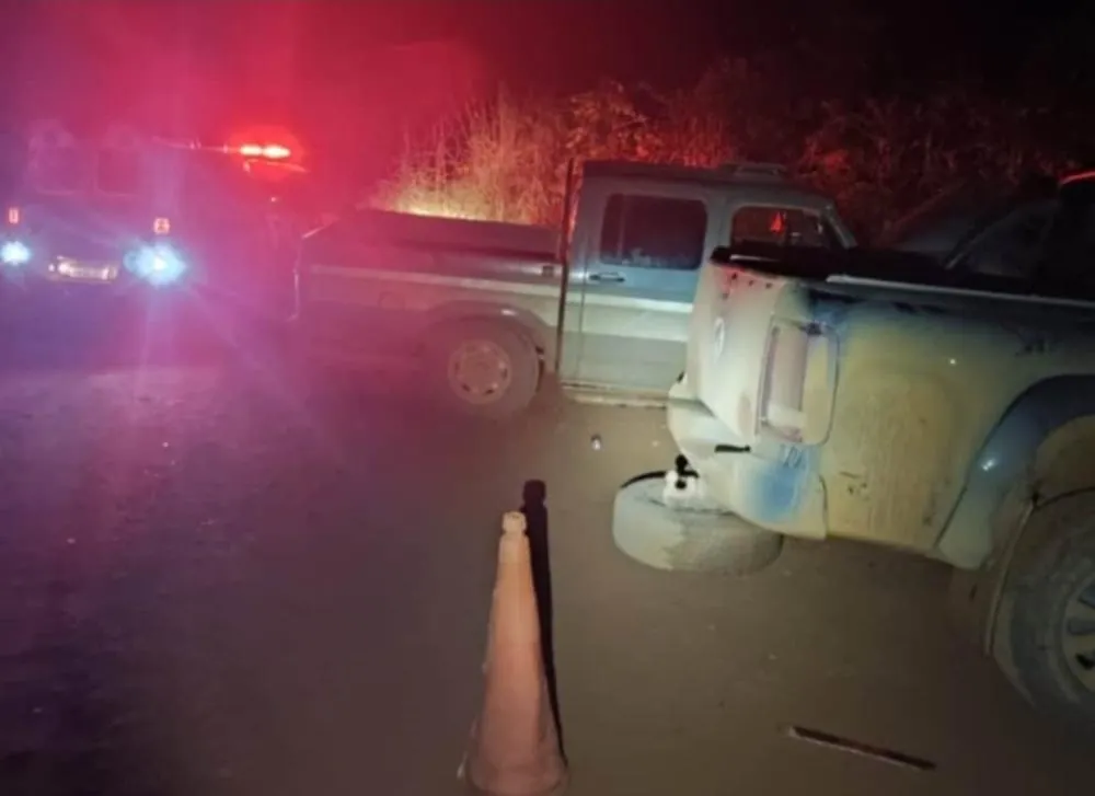 Batida frontal entre caminhonetes deixa idosos feridos em São Gabriel do Oeste