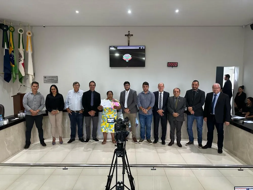 Câmara Municipal entrega Moção de Congratulação à Sra. Quirina da Costa Souza