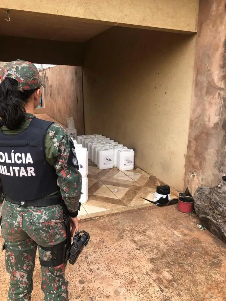 PMA resgata cão abandonado e flagra armazenamento irregular de agrotóxicos em Campo Grande