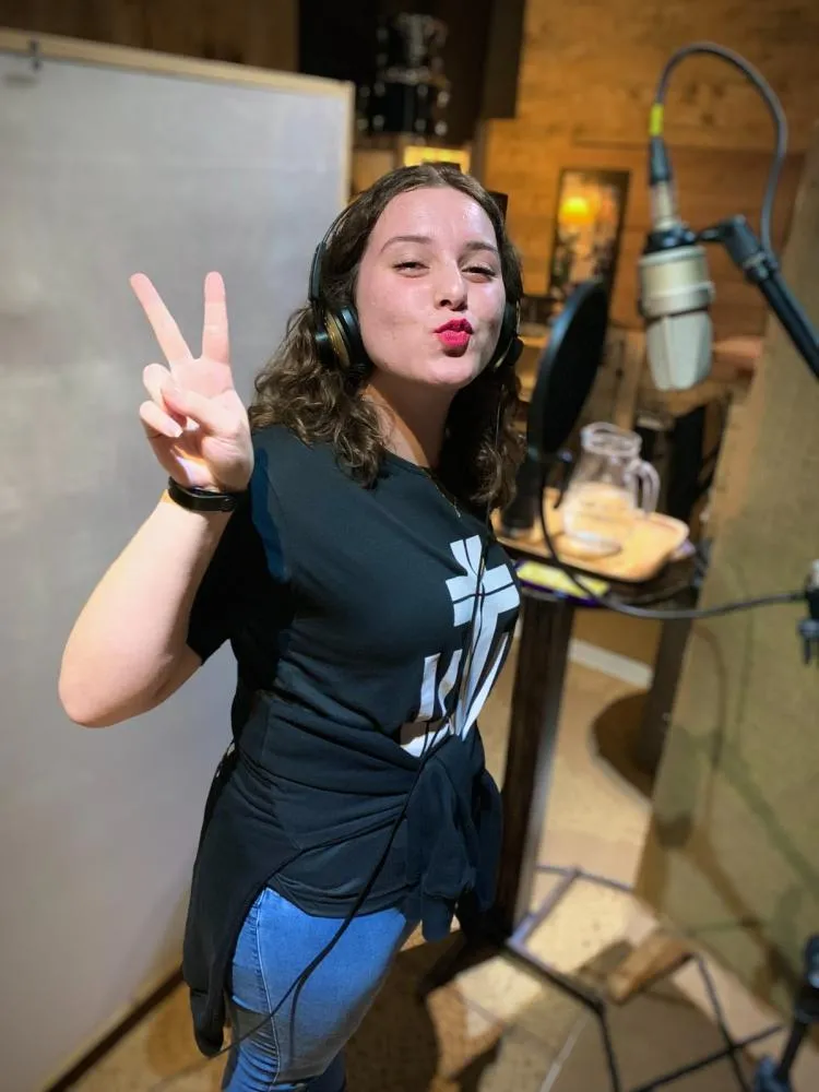 Aos 18 anos, Ingrid Grando lança clipe inspirado na esperança e na beleza da vida