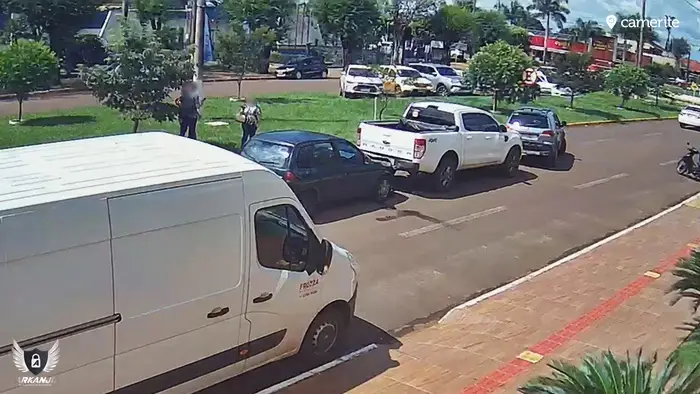 Acidente de trânsito envolve três veículos na avenida Mato Grosso do Sul, em São Gabriel do Oeste