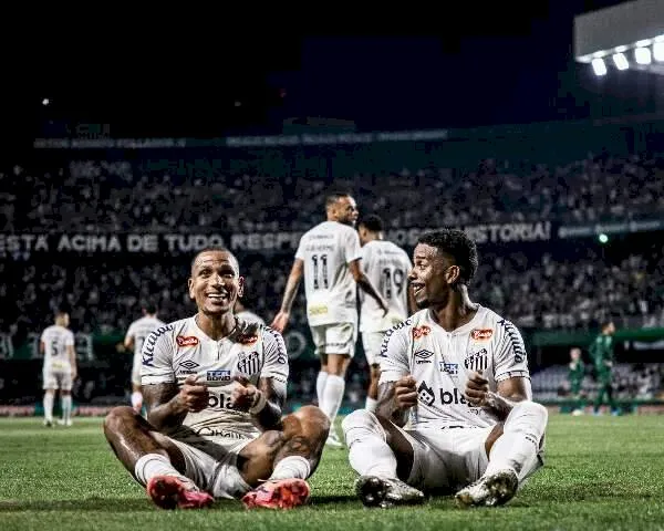 Santos vence Coritiba por 2 a 0 e garante retorno à Série A do Brasileirão