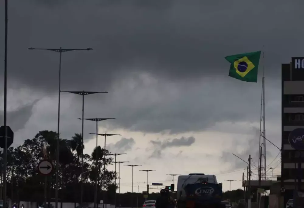 Com alerta de chuva forte, temperatura cai 7,6°C 